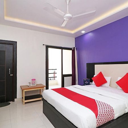 Oyo Hotel The Orient Tree Агра Екстериор снимка