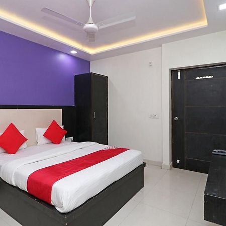 Oyo Hotel The Orient Tree Агра Екстериор снимка