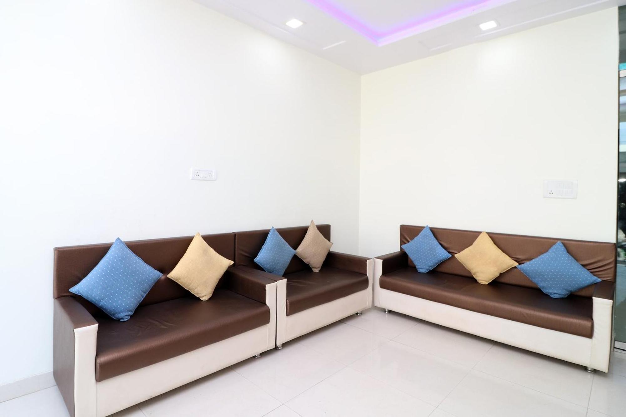 Oyo Hotel The Orient Tree Агра Екстериор снимка