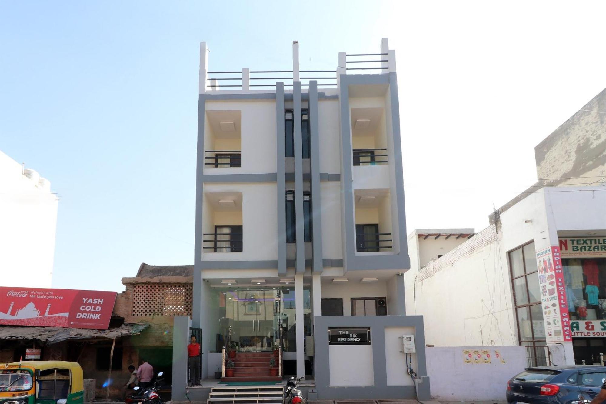 Oyo Hotel The Orient Tree Агра Екстериор снимка
