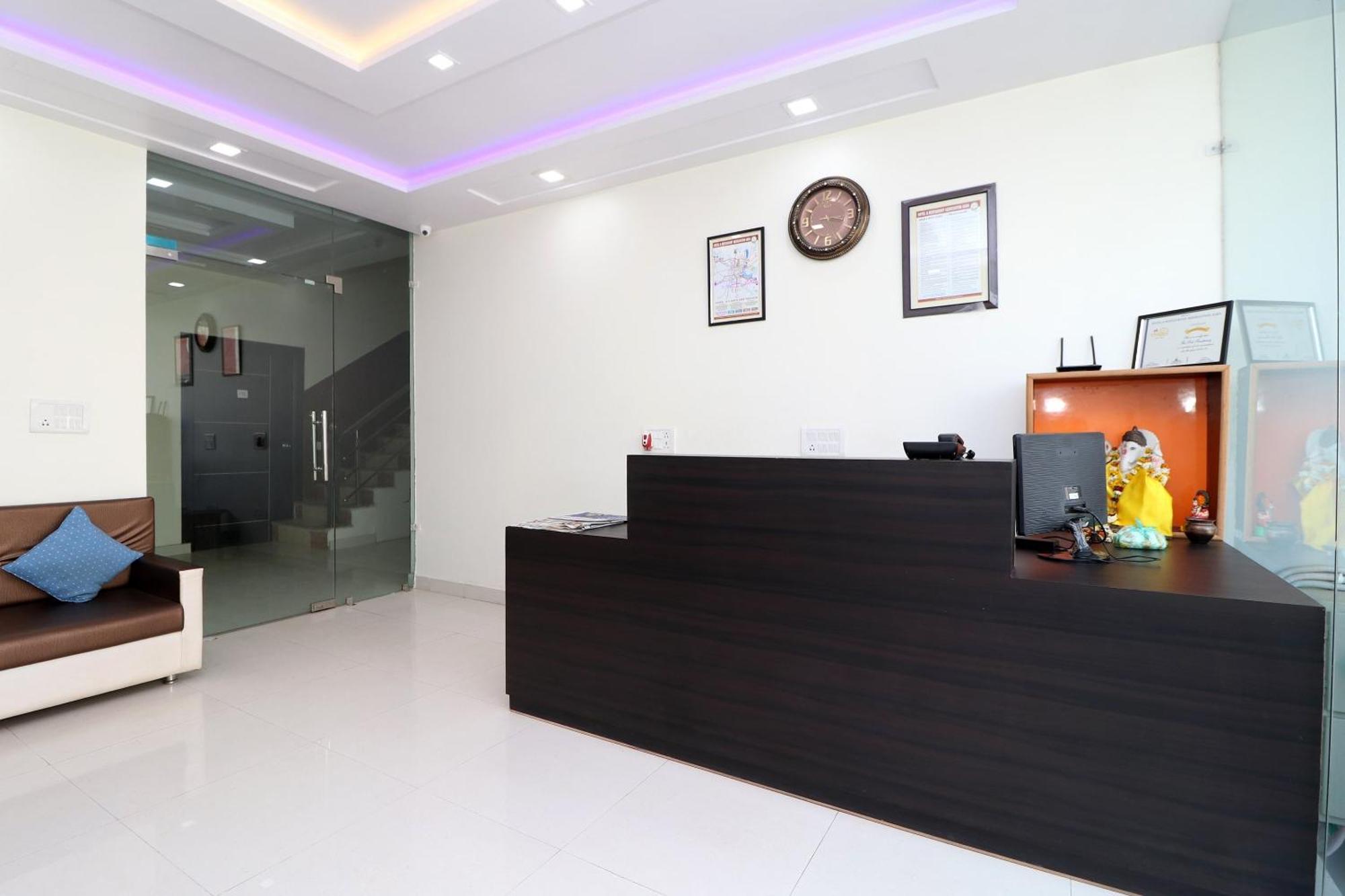 Oyo Hotel The Orient Tree Агра Екстериор снимка