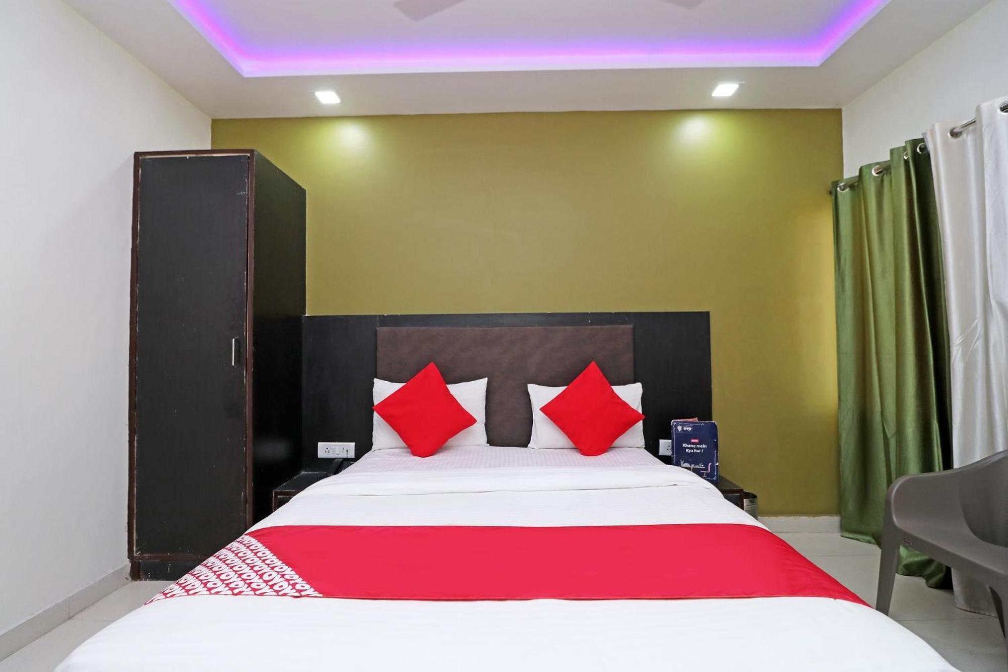 Oyo Hotel The Orient Tree Агра Екстериор снимка