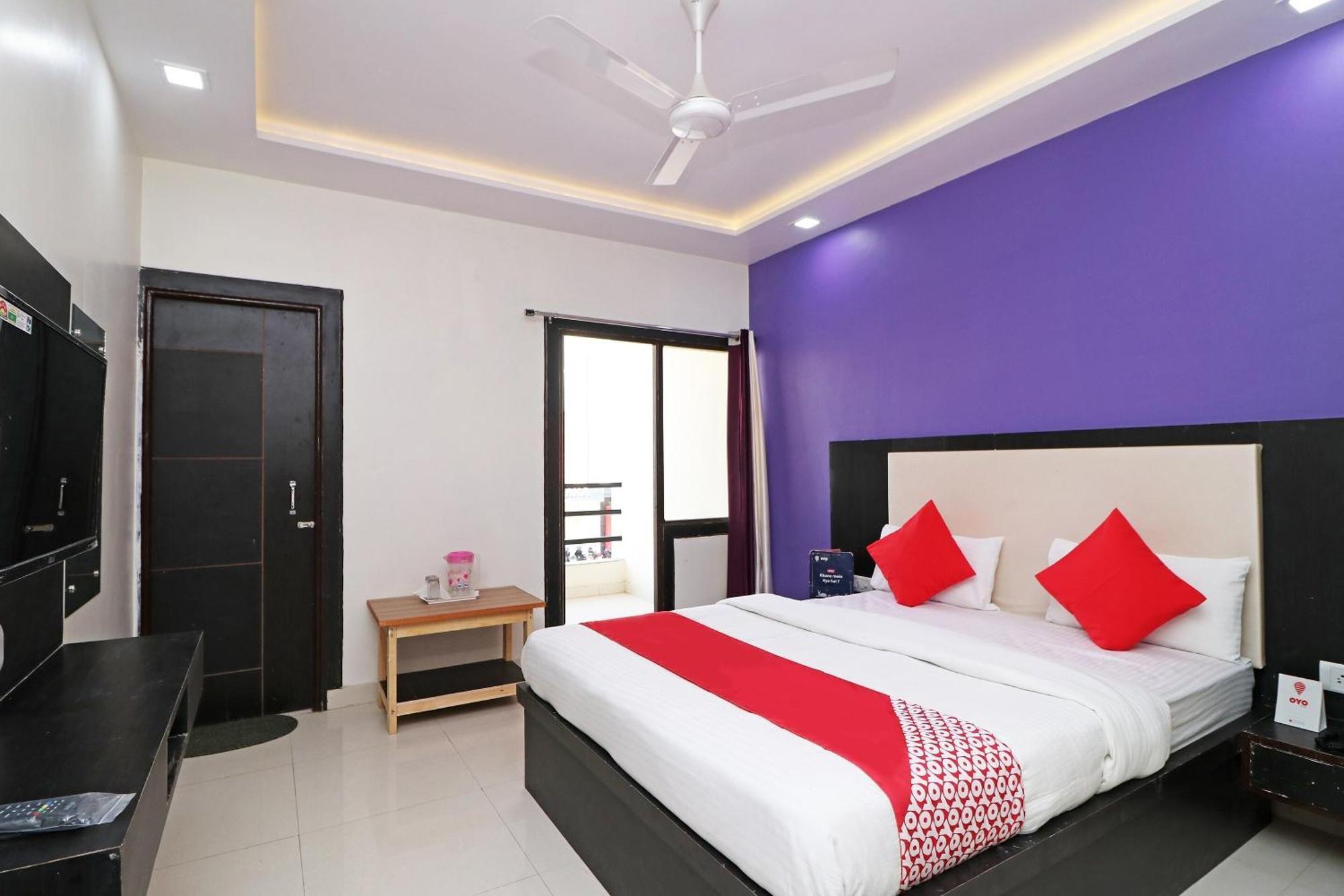Oyo Hotel The Orient Tree Агра Екстериор снимка