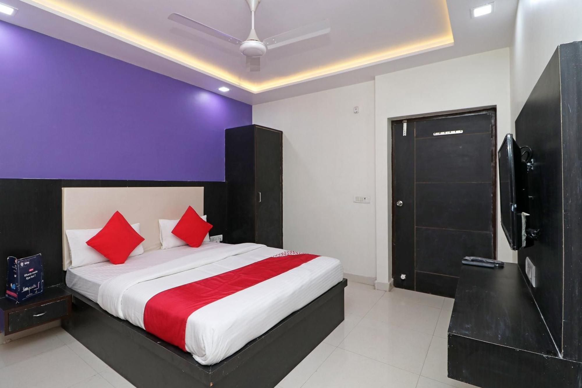 Oyo Hotel The Orient Tree Агра Екстериор снимка